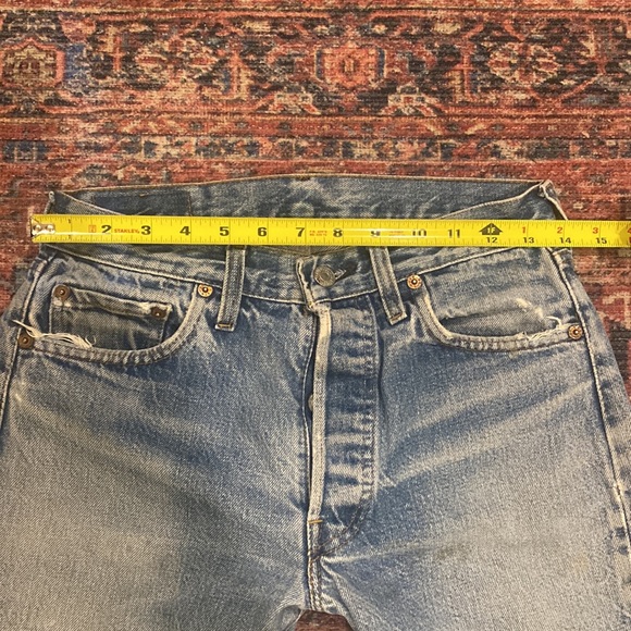 Vintage Levis 501s in Medium Wash - Picture 9 of 11